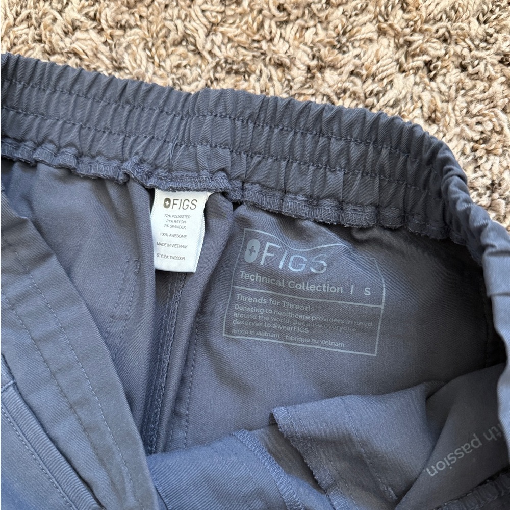 Figs Women's Charcoal Yola-Skinny Scrub Pants - Picture 3 of 3